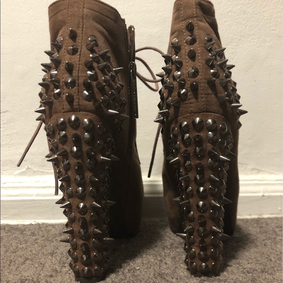 Studded heels - Picture 6 of 7